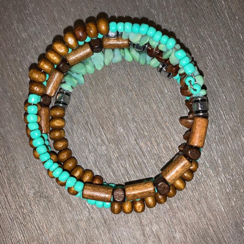 🌷5/$13 Fun wood bead bracelet